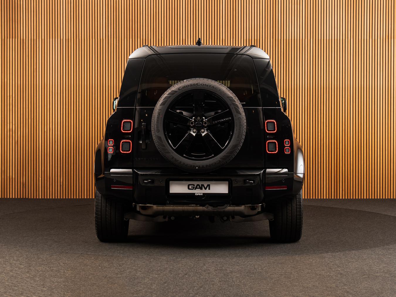 Land Rover Defender 110 X-Dynamic HSE P300e