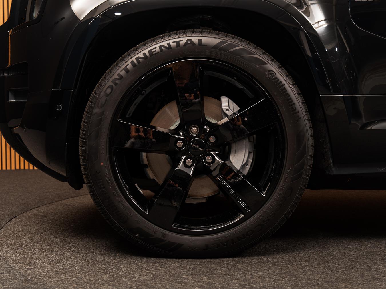 Land Rover Defender 110 X-Dynamic HSE P300e