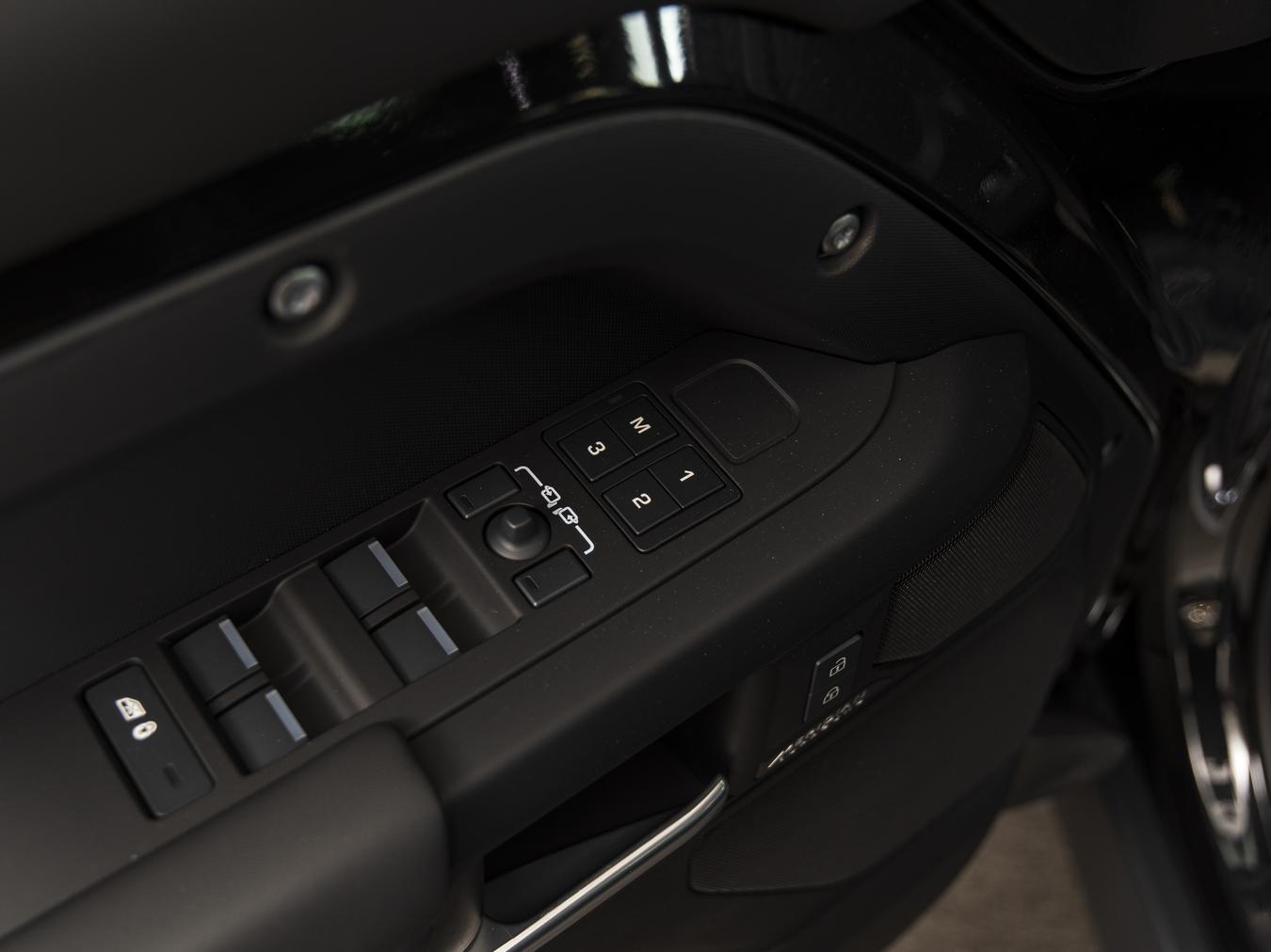 Land Rover Defender 110 X-Dynamic HSE P300e