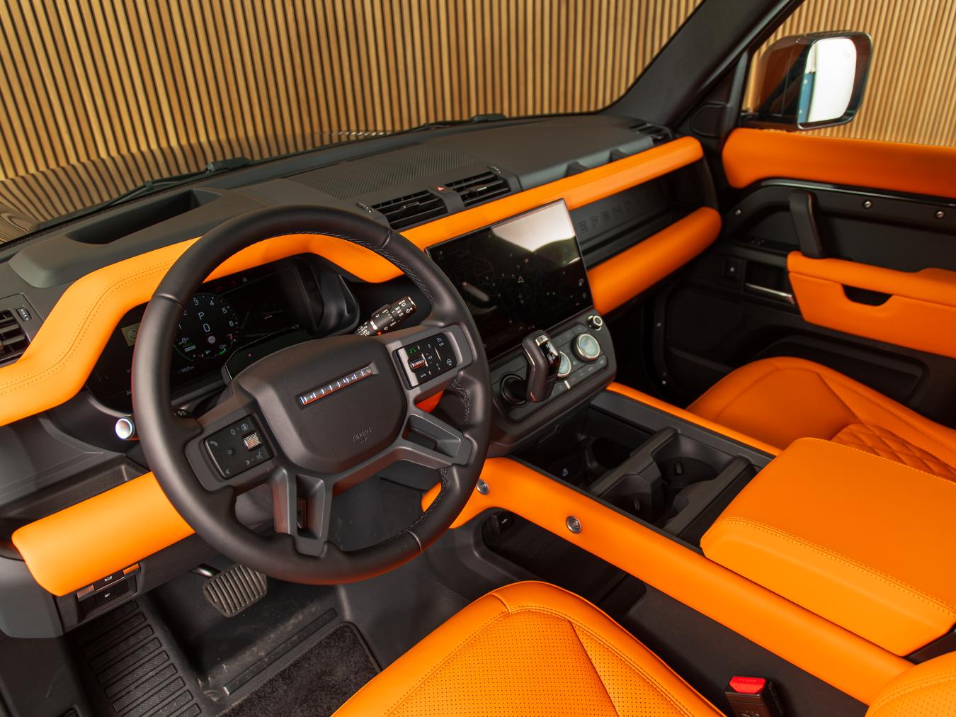 Land Rover Defender 110 X-Dynamic HSE P300e