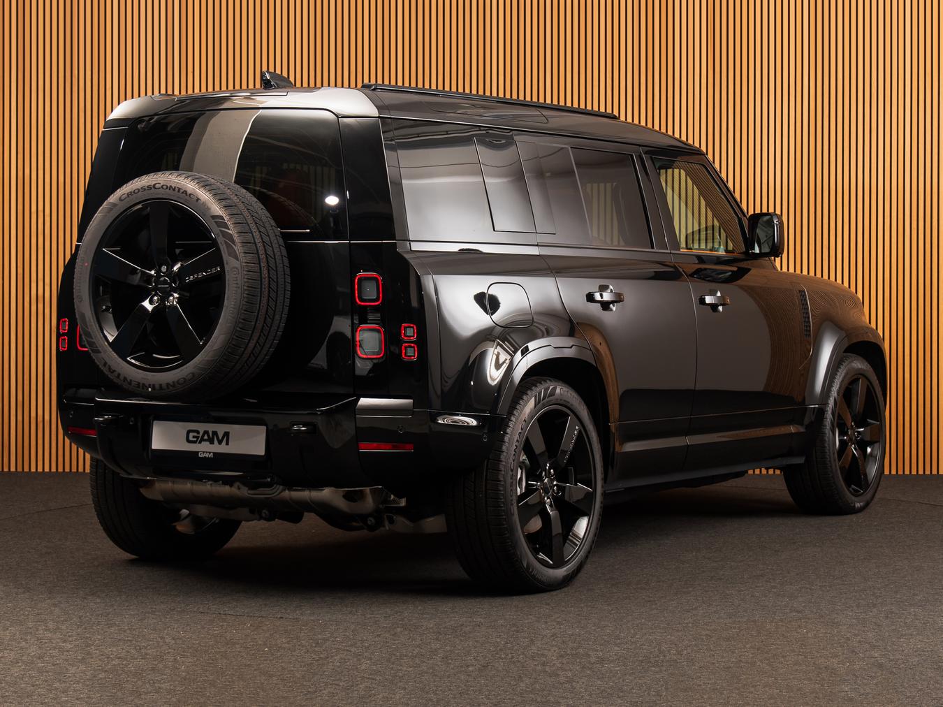 Land Rover Defender 110 X-Dynamic HSE P300e