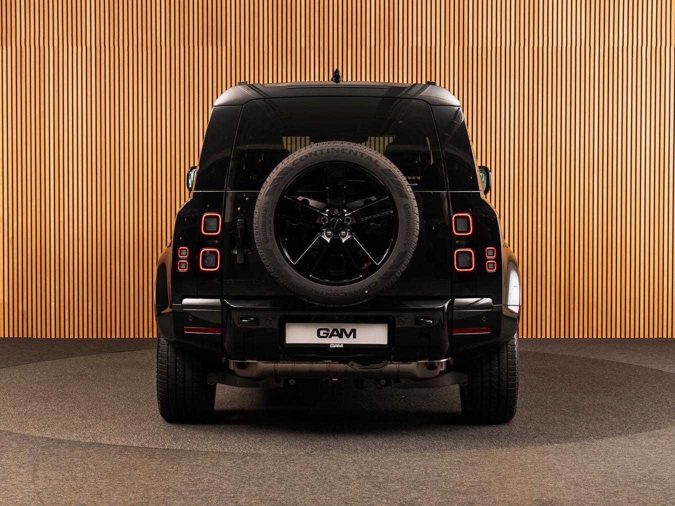 Land Rover Defender 110 X-Dynamic HSE P300e
