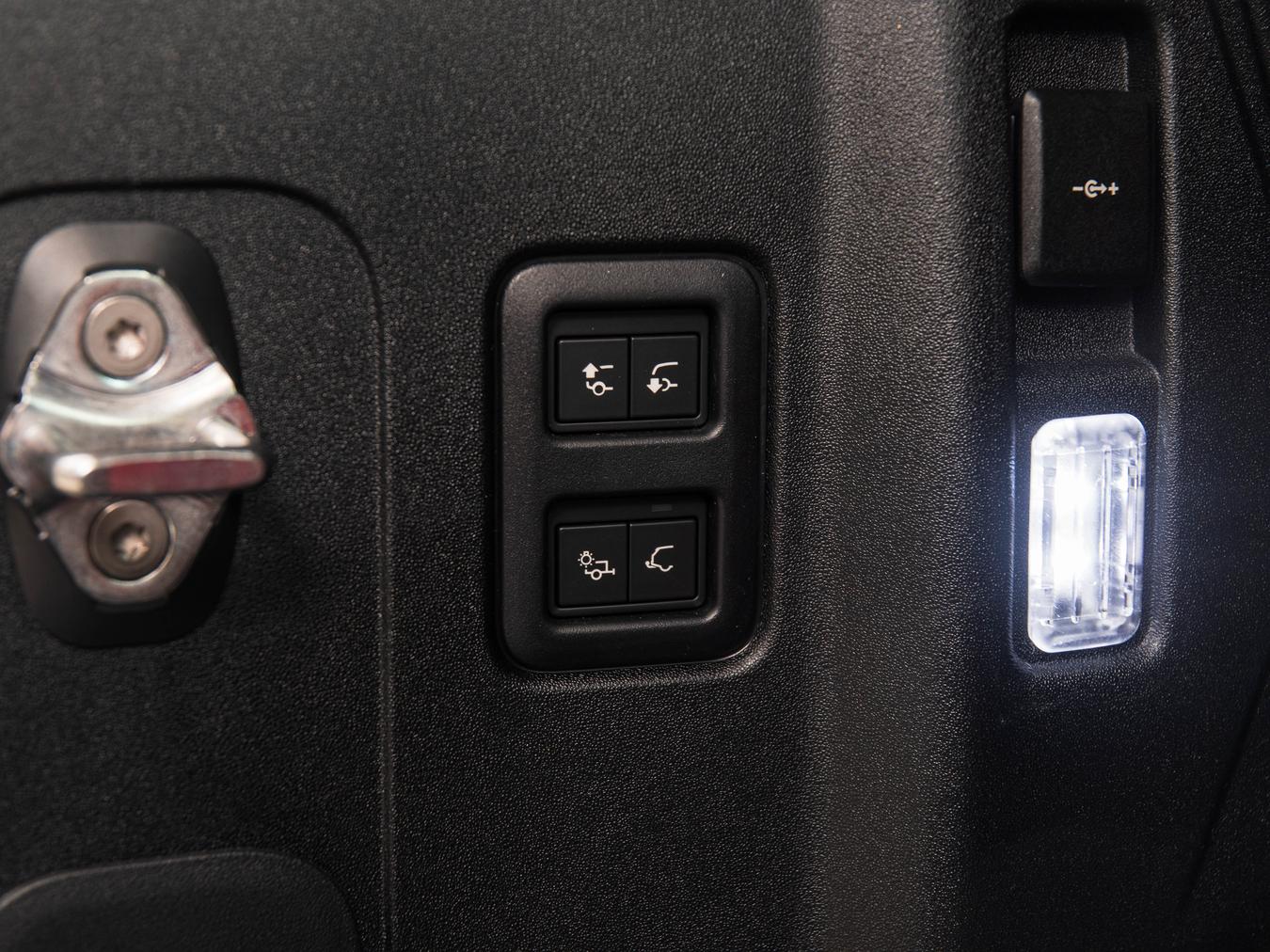 Land Rover Defender 110 X-Dynamic HSE P300e