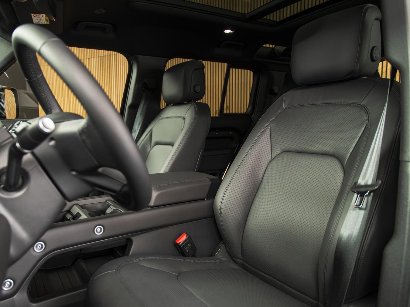 Land Rover Defender 110 X-Dynamic HSE P300e