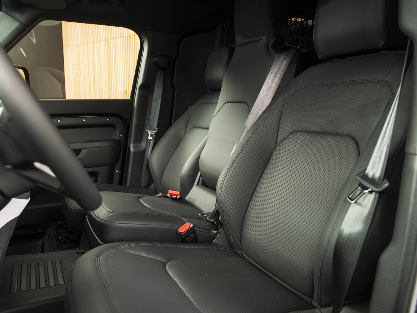 Land Rover Defender 110 Hard Top D250 S