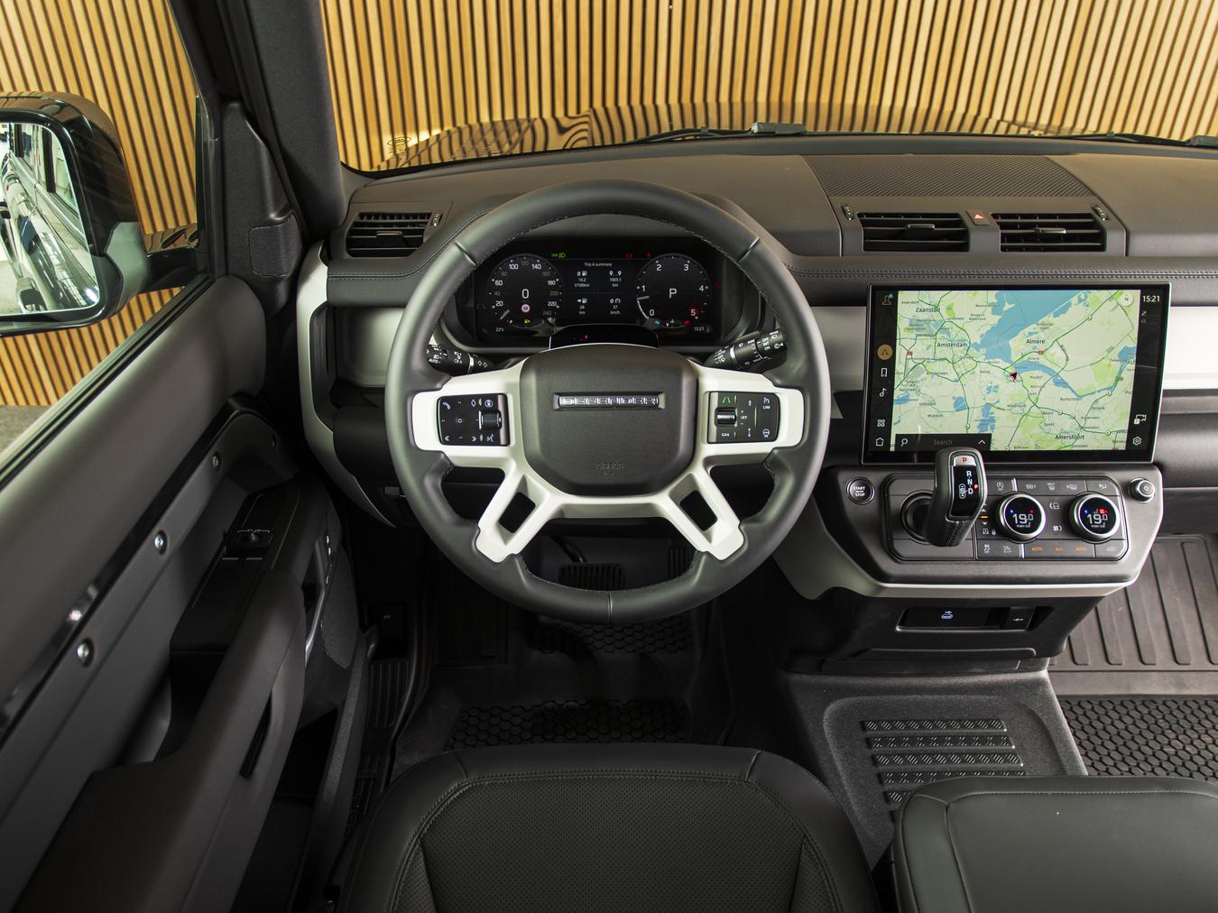 Land Rover Defender 110 Hard Top D250 S