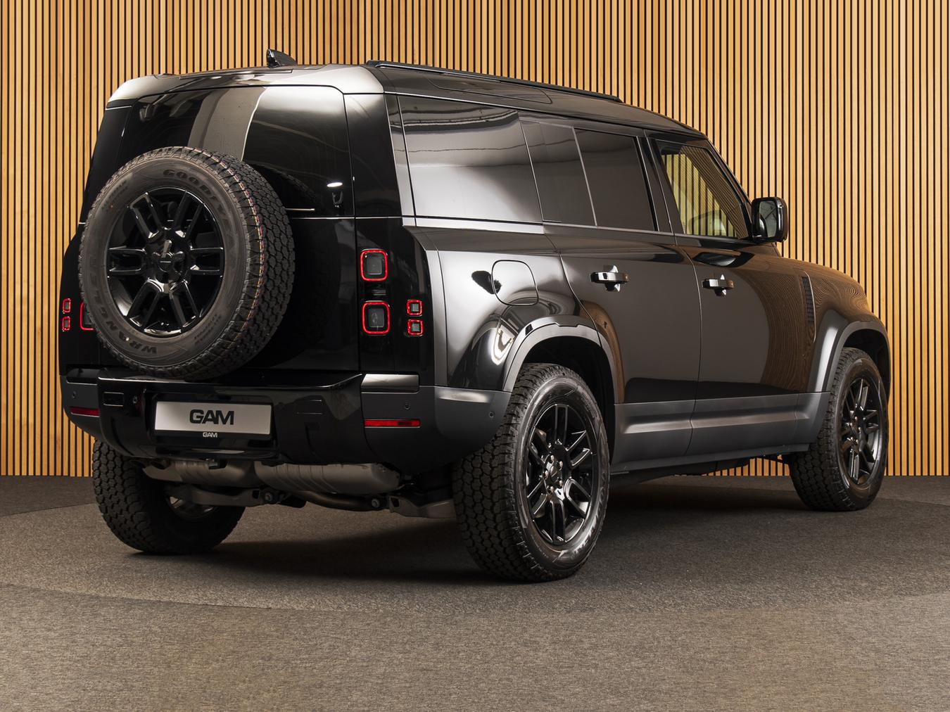 Land Rover Defender 110 Hard Top D250 S