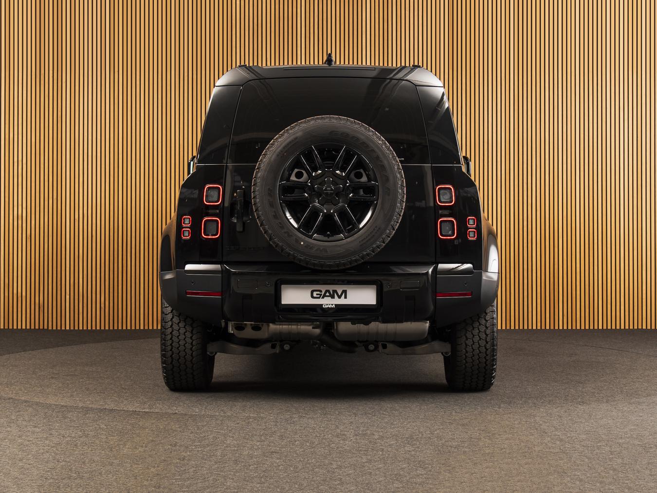 Land Rover Defender 110 Hard Top D250 S