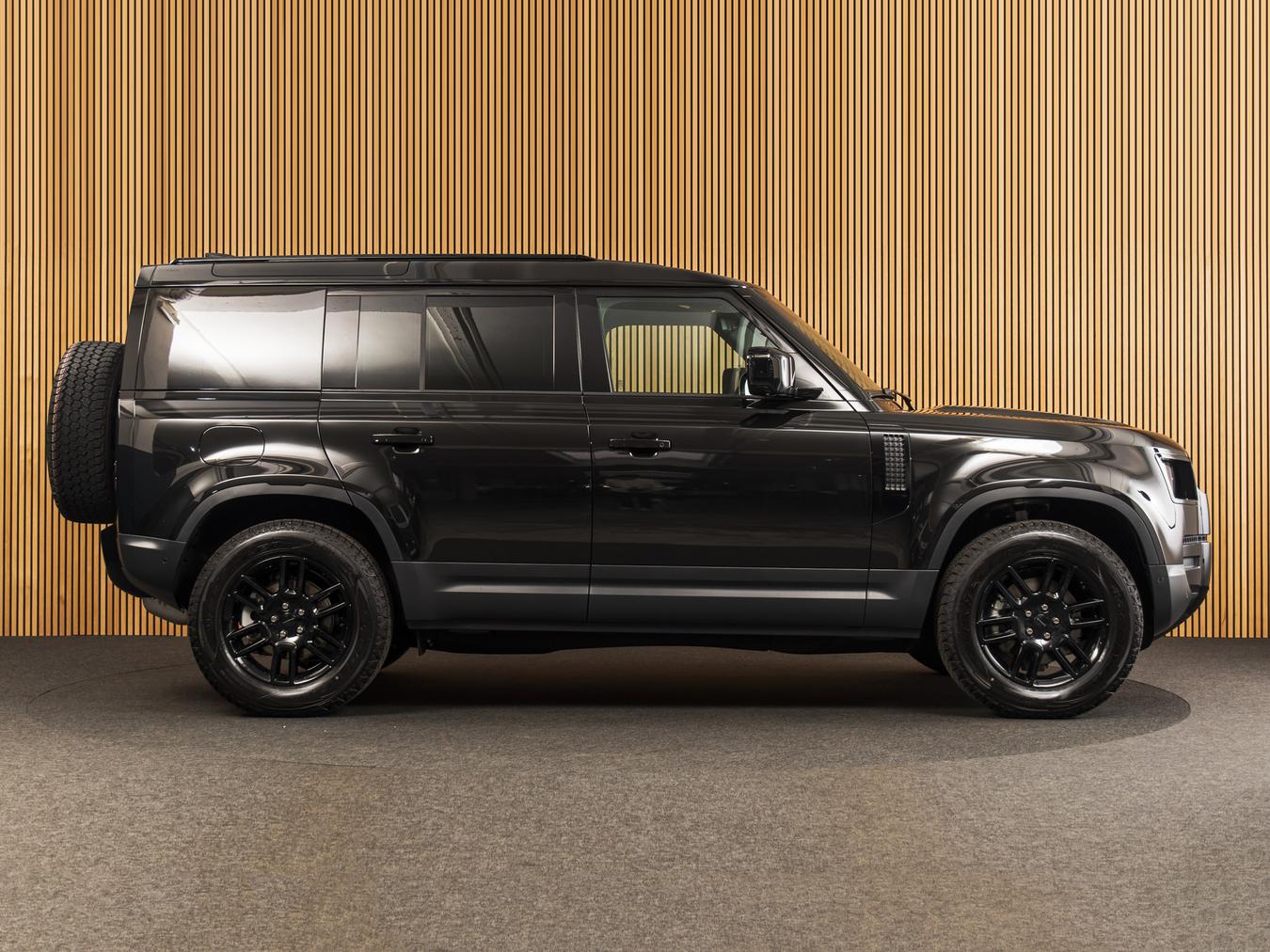 Land Rover Defender 110 Hard Top D250 S