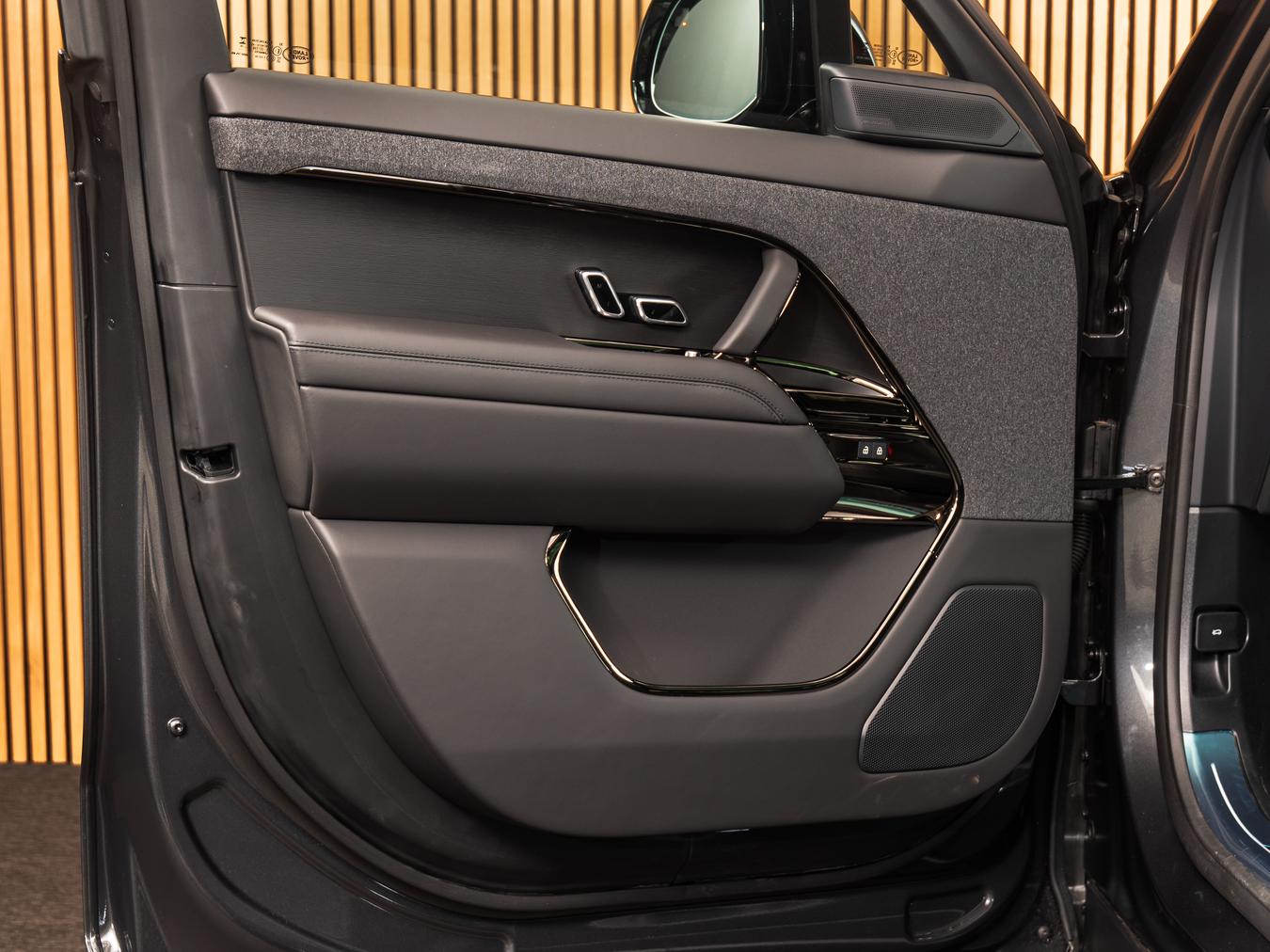 Land Rover Range Rover Sport P550e Autobiography