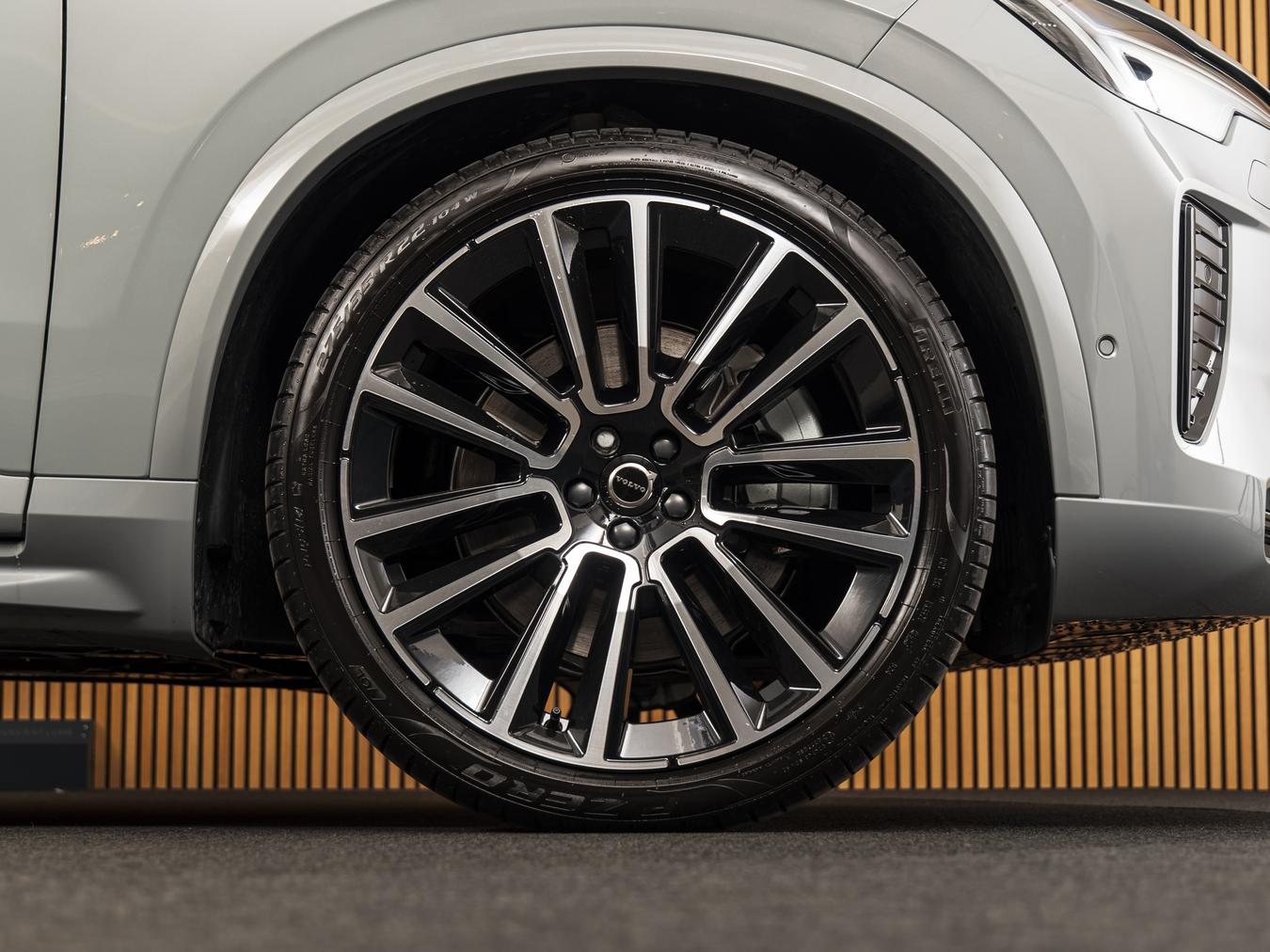 Volvo XC90 T8 Plus Dark