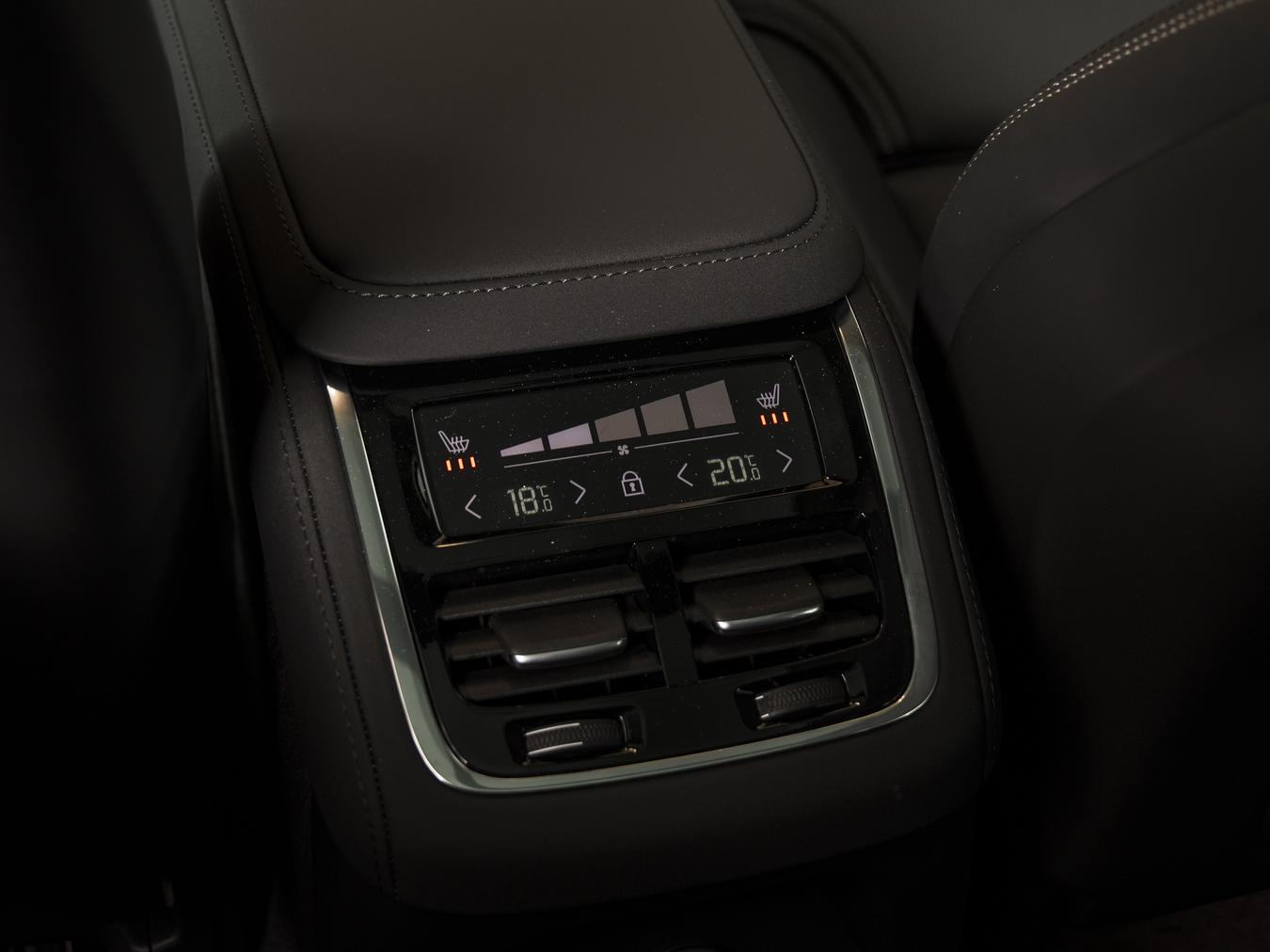 Volvo XC90 T8 Plus Dark