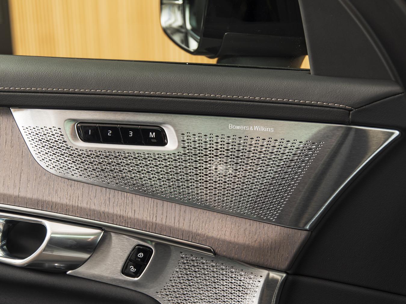 Volvo XC90 T8 Plus Dark