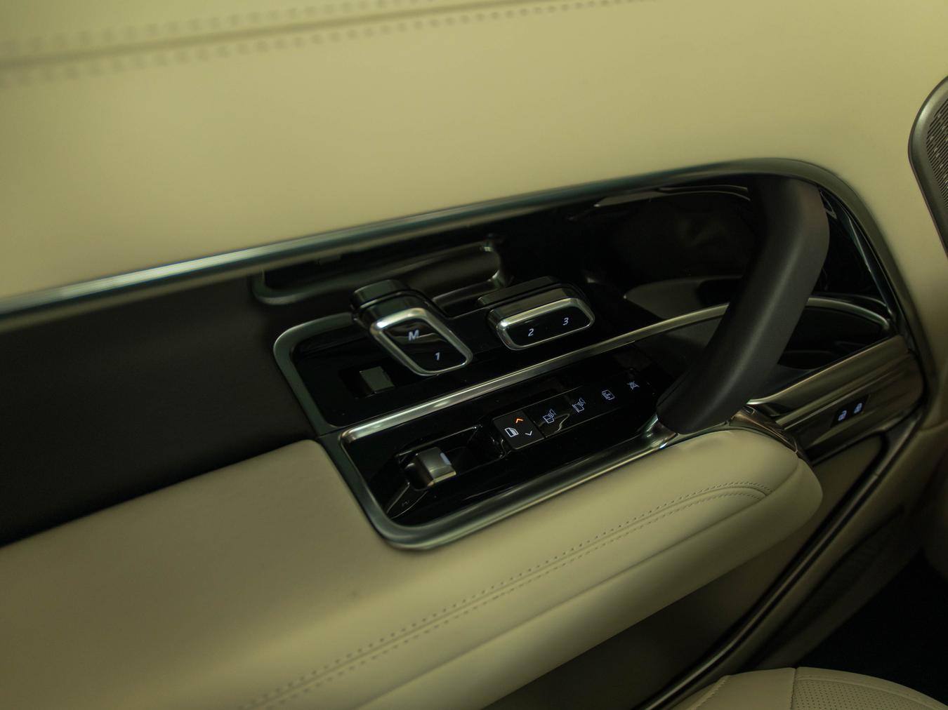 Land Rover Range Rover P550e Autobiography