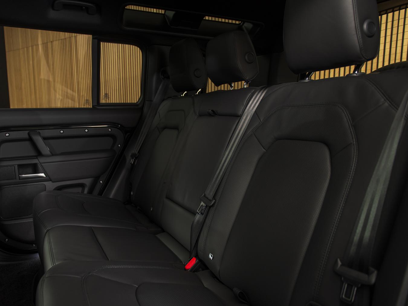 Land Rover Defender 110 X-Dynamic HSE P300e