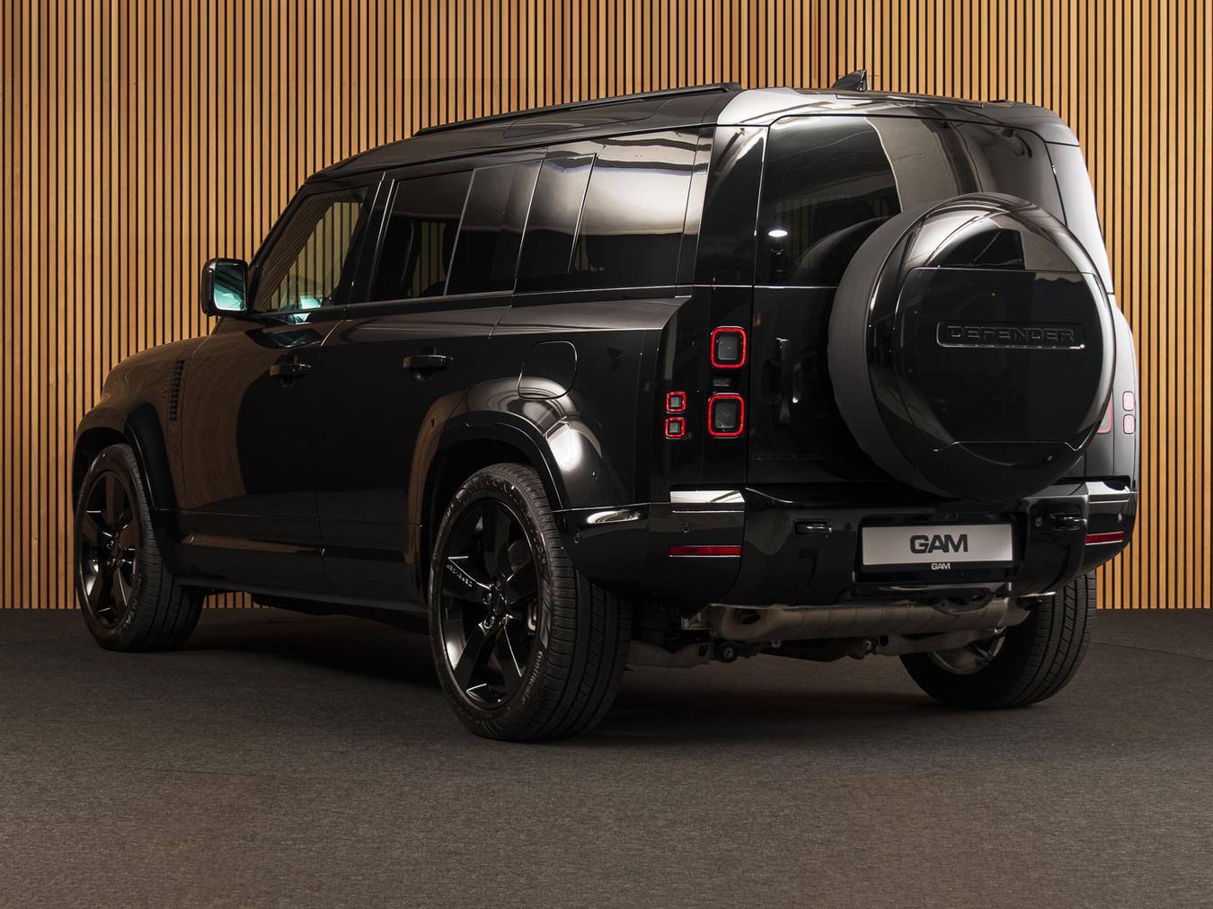 Land Rover Defender 110 X-Dynamic HSE P300e