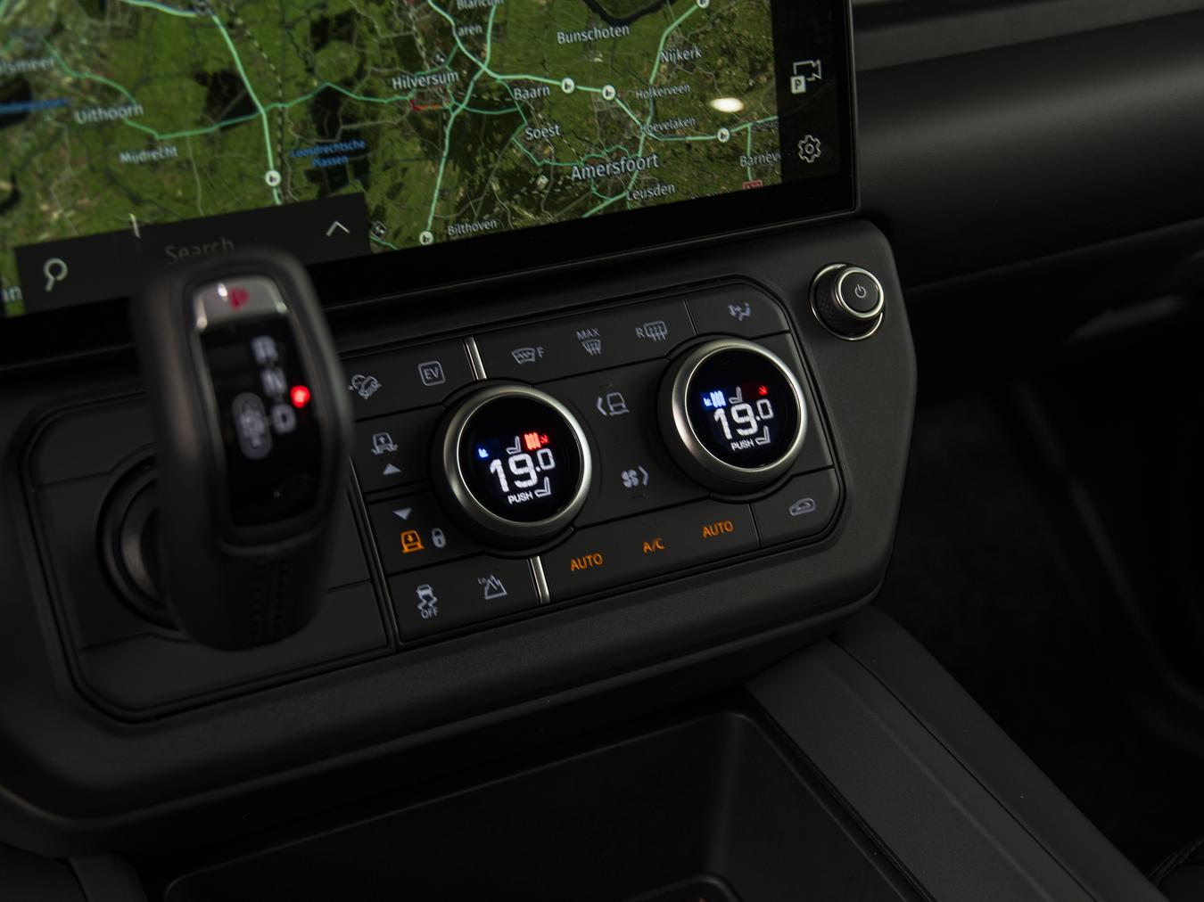 Land Rover Defender 110 X-Dynamic HSE P300e