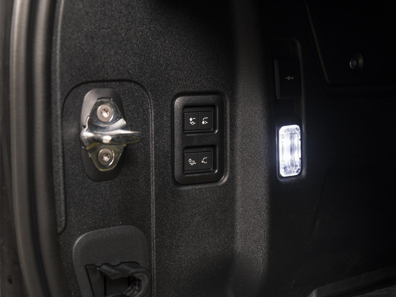 Land Rover Defender 110 X-Dynamic HSE P300e