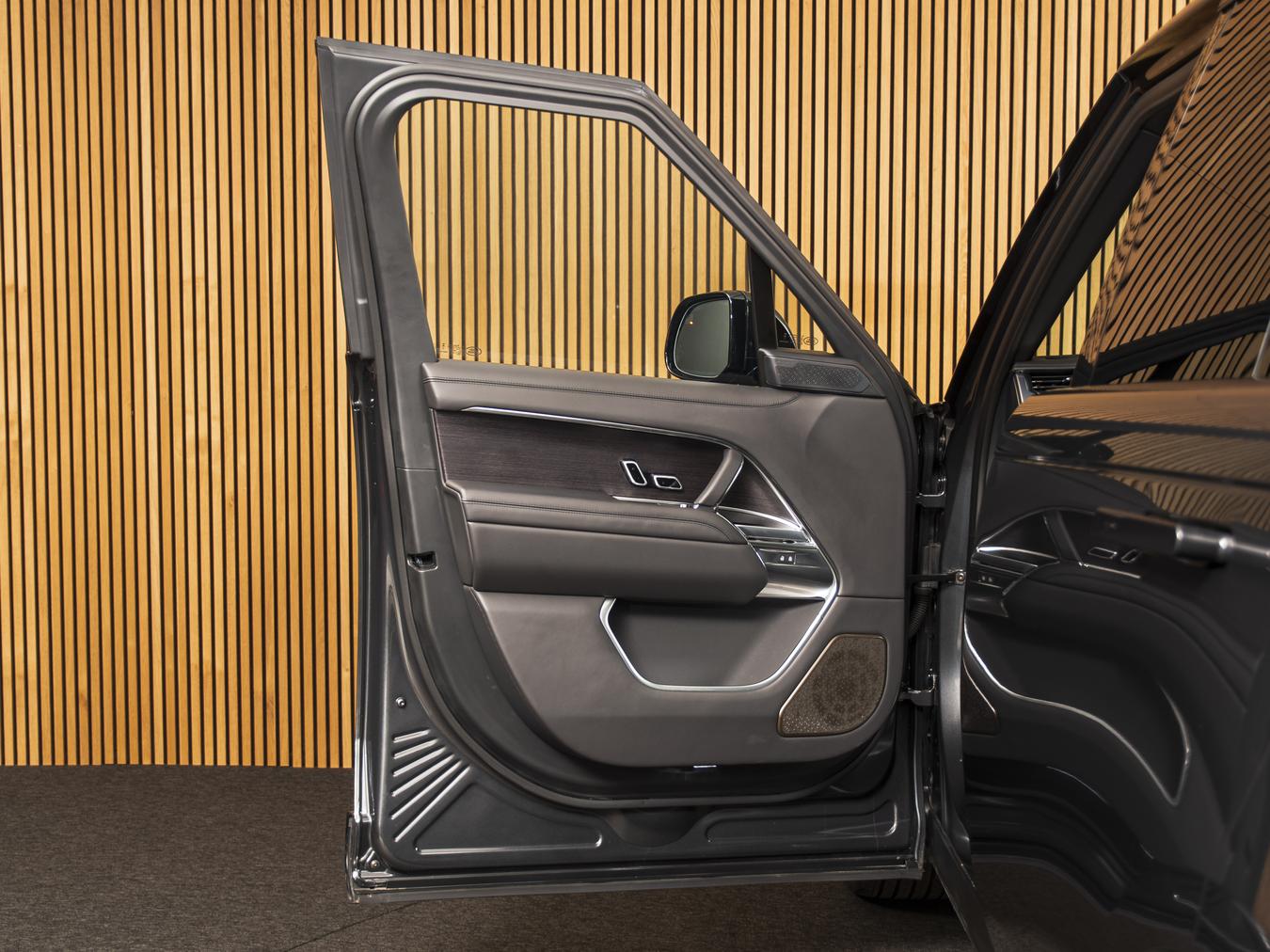 Land Rover Range Rover P550e Autobiography