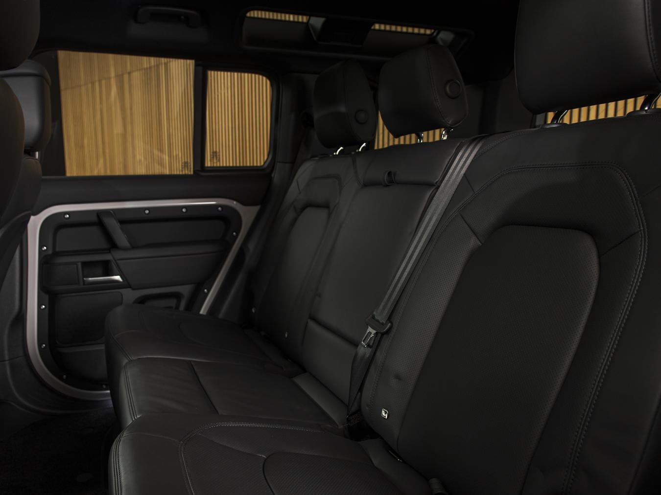 Land Rover Defender 110 X-Dynamic HSE P300e