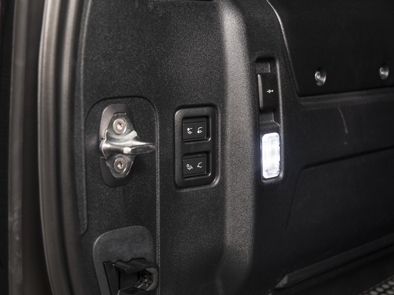 Land Rover Defender 110 X-Dynamic HSE P300e