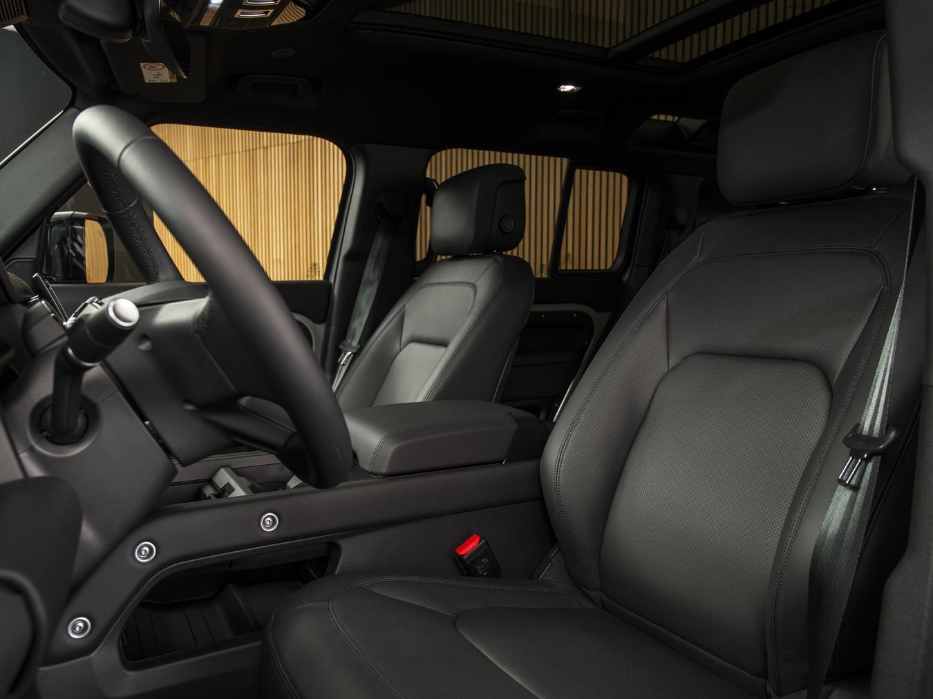 Land Rover Defender 110 X-Dynamic HSE P300e