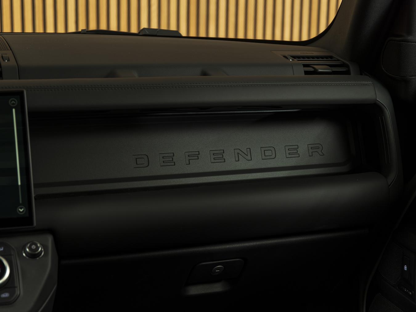 Land Rover Defender 110 X-Dynamic HSE P300e