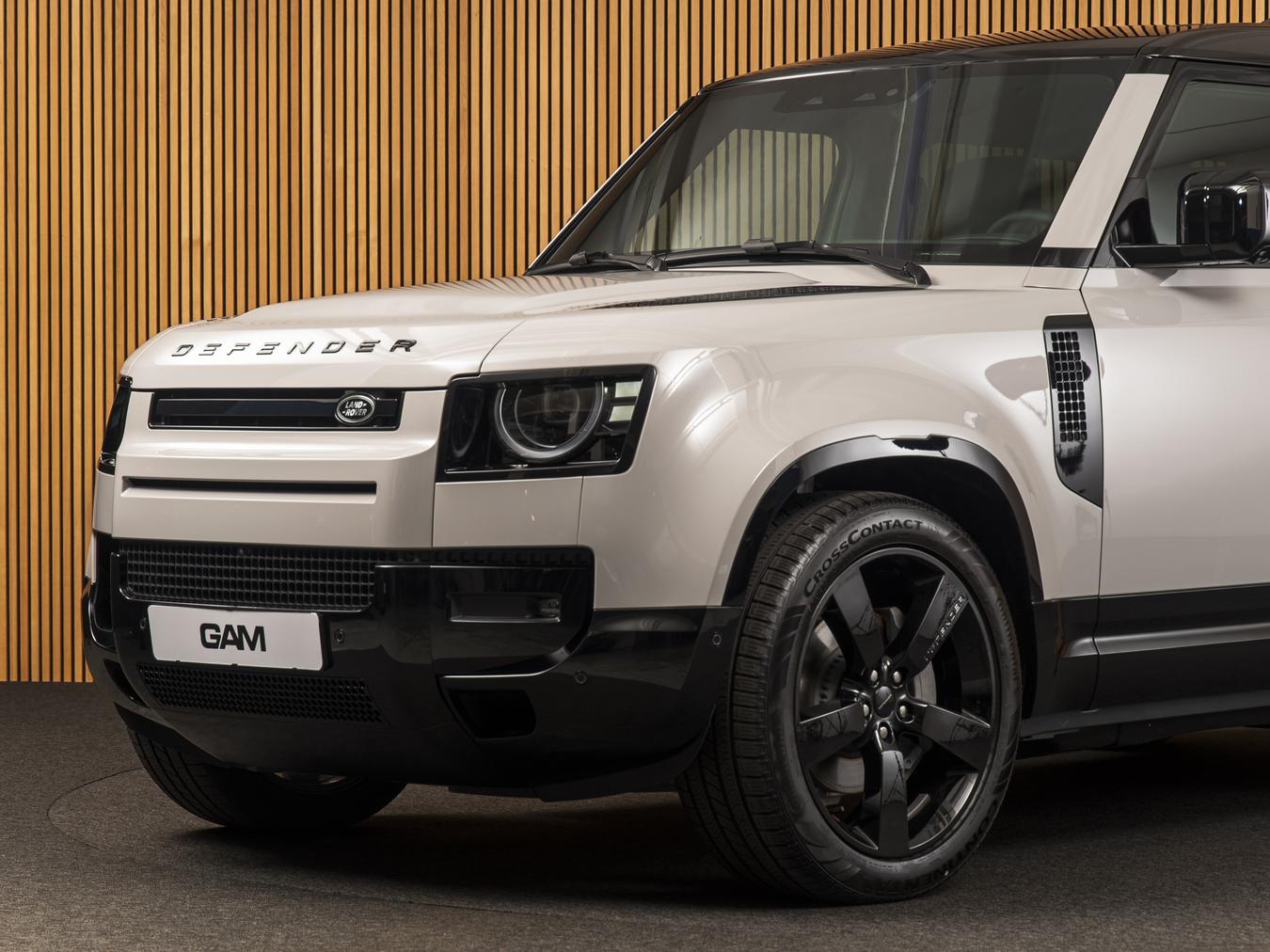 Land Rover Defender 110 X-Dynamic HSE P300e