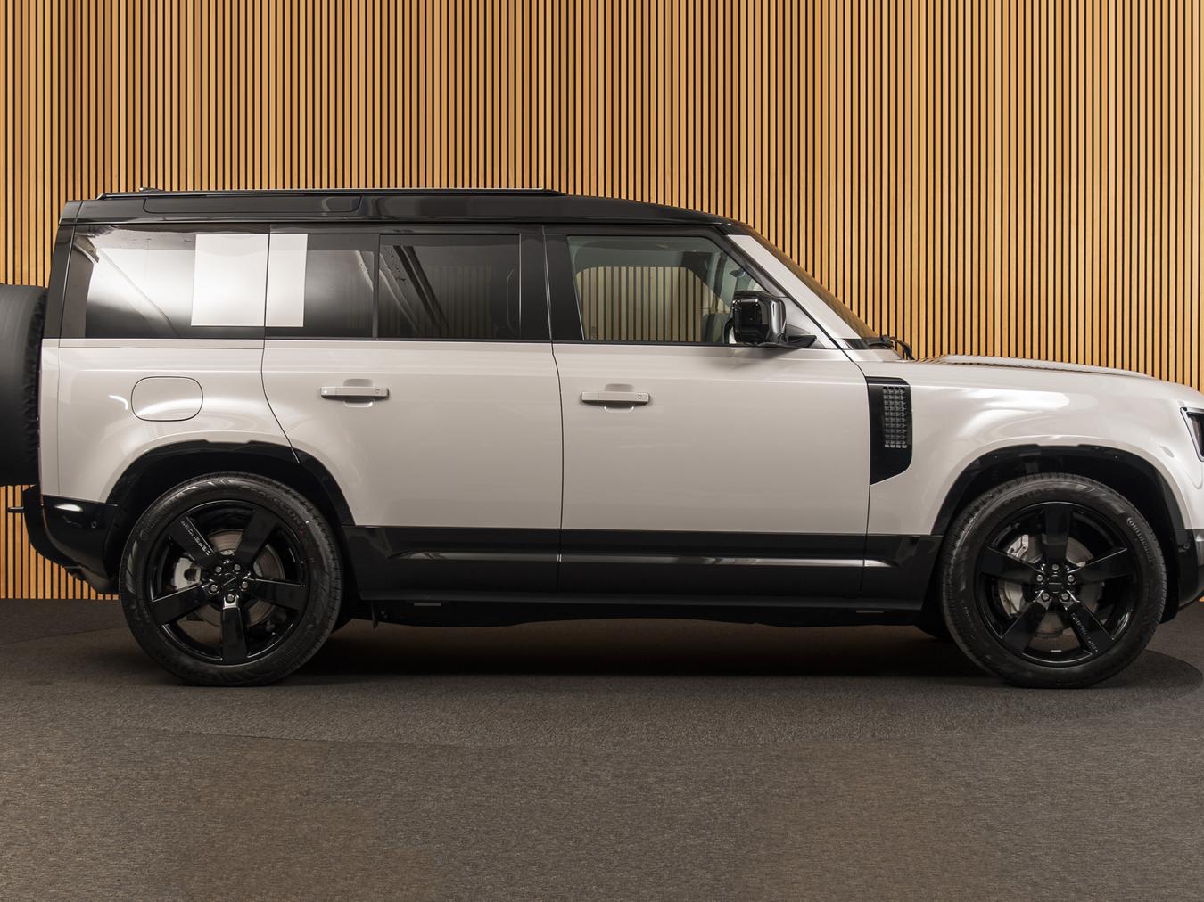 Land Rover Defender 110 X-Dynamic HSE P300e