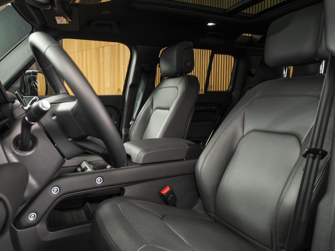 Land Rover Defender 110 X-Dynamic HSE P300e