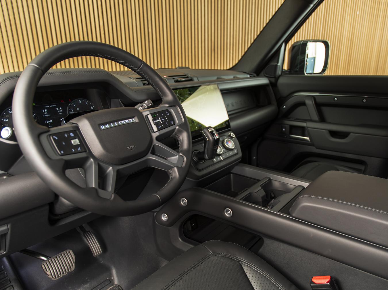 Land Rover Defender 110 X-Dynamic HSE P300e