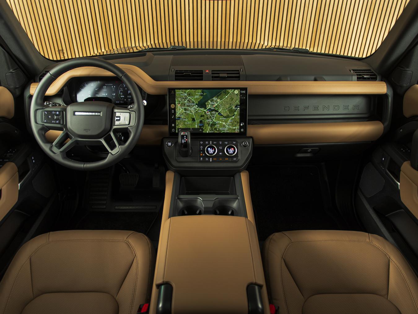 Land Rover Defender 110 X-Dynamic HSE P300e