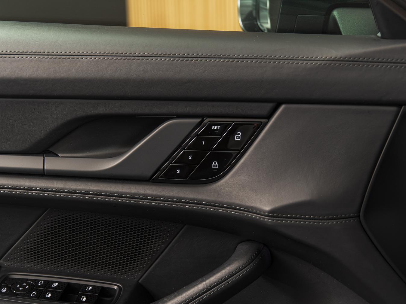 Porsche Taycan Performance 84 kWh