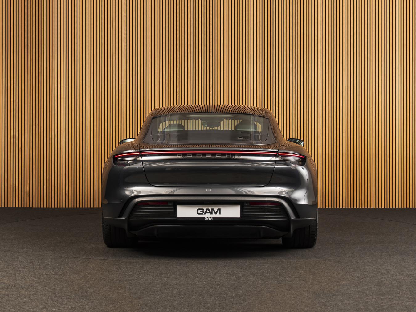 Porsche Taycan Performance 84 kWh