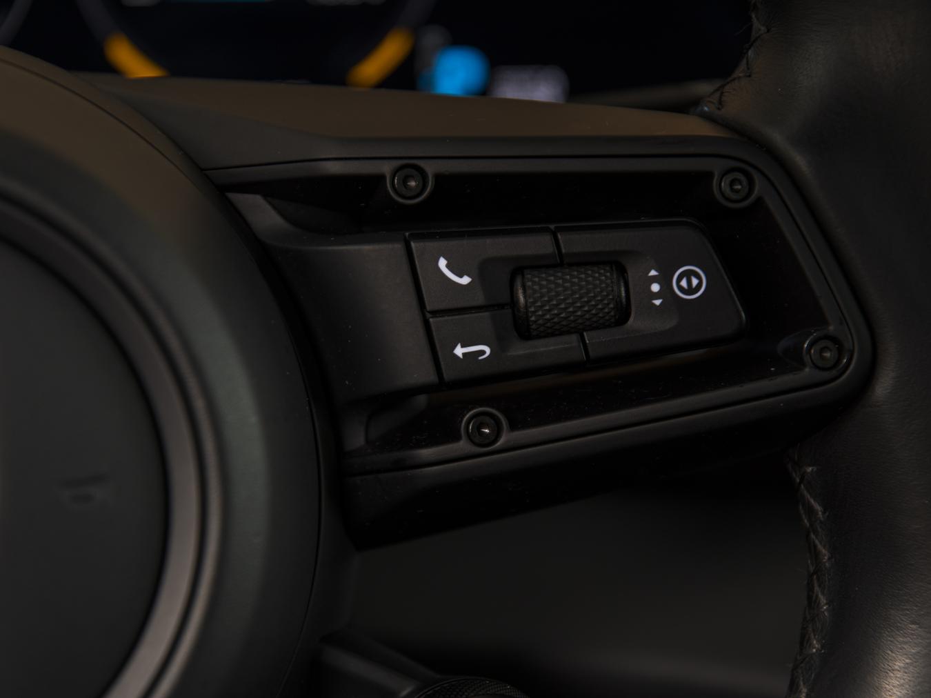 Porsche Taycan Performance 84 kWh