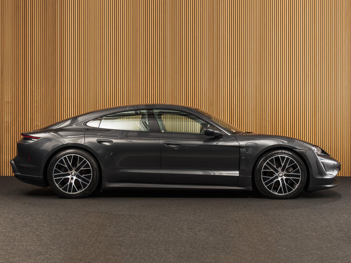 Porsche Taycan Performance 84 kWh