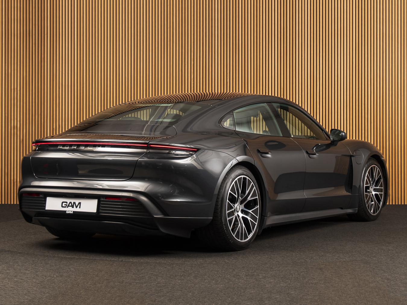 Porsche Taycan Performance 84 kWh