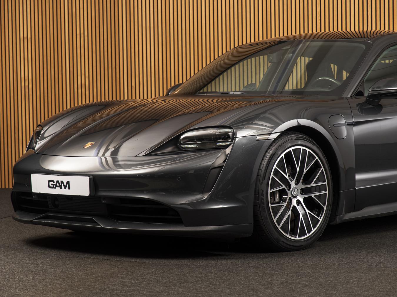 Porsche Taycan Performance 84 kWh