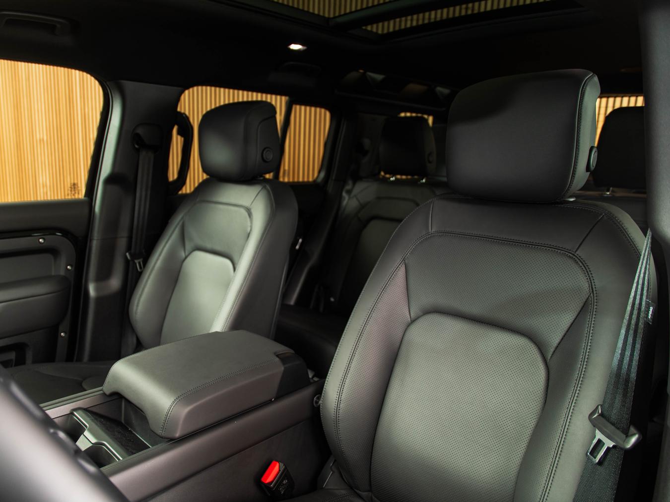 Land Rover Defender 110 P425 V8 X-Dynamic HSE