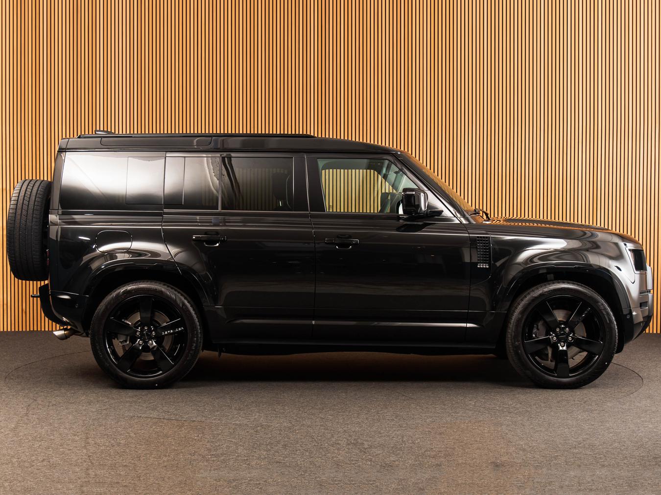 Land Rover Defender 110 P425 V8 X-Dynamic HSE
