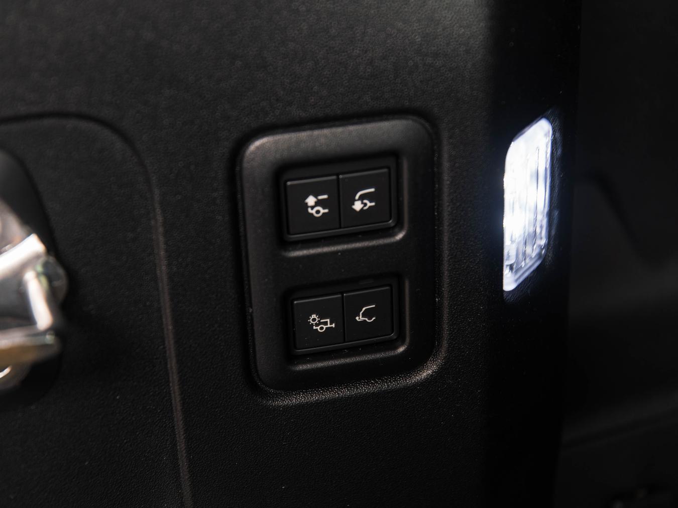 Land Rover Defender 110 P425 V8 X-Dynamic HSE