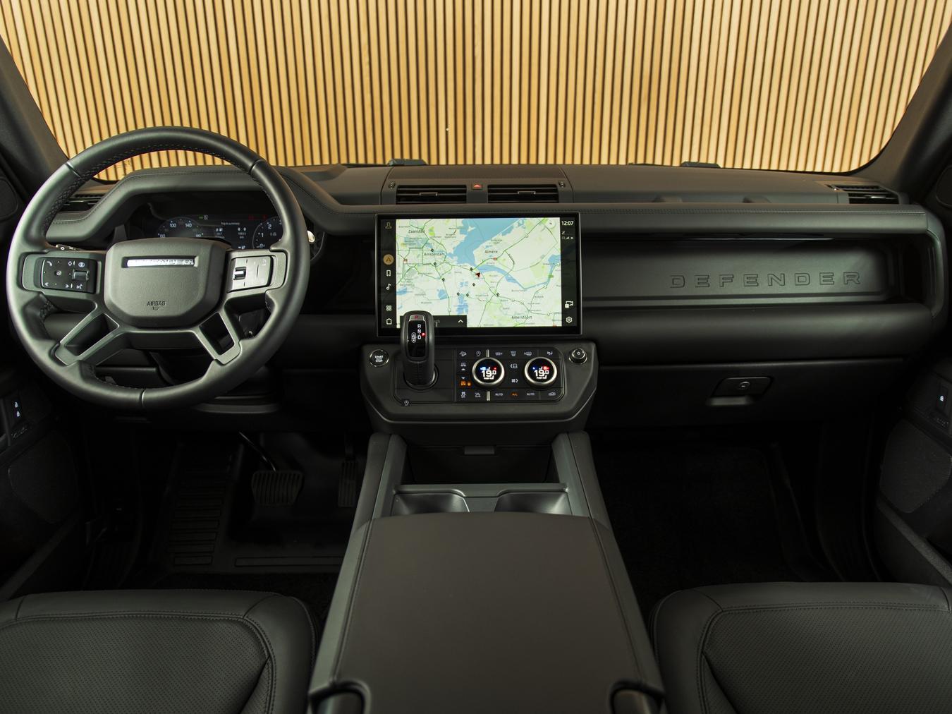 Land Rover Defender 110 D350 X-Dynamic HSE
