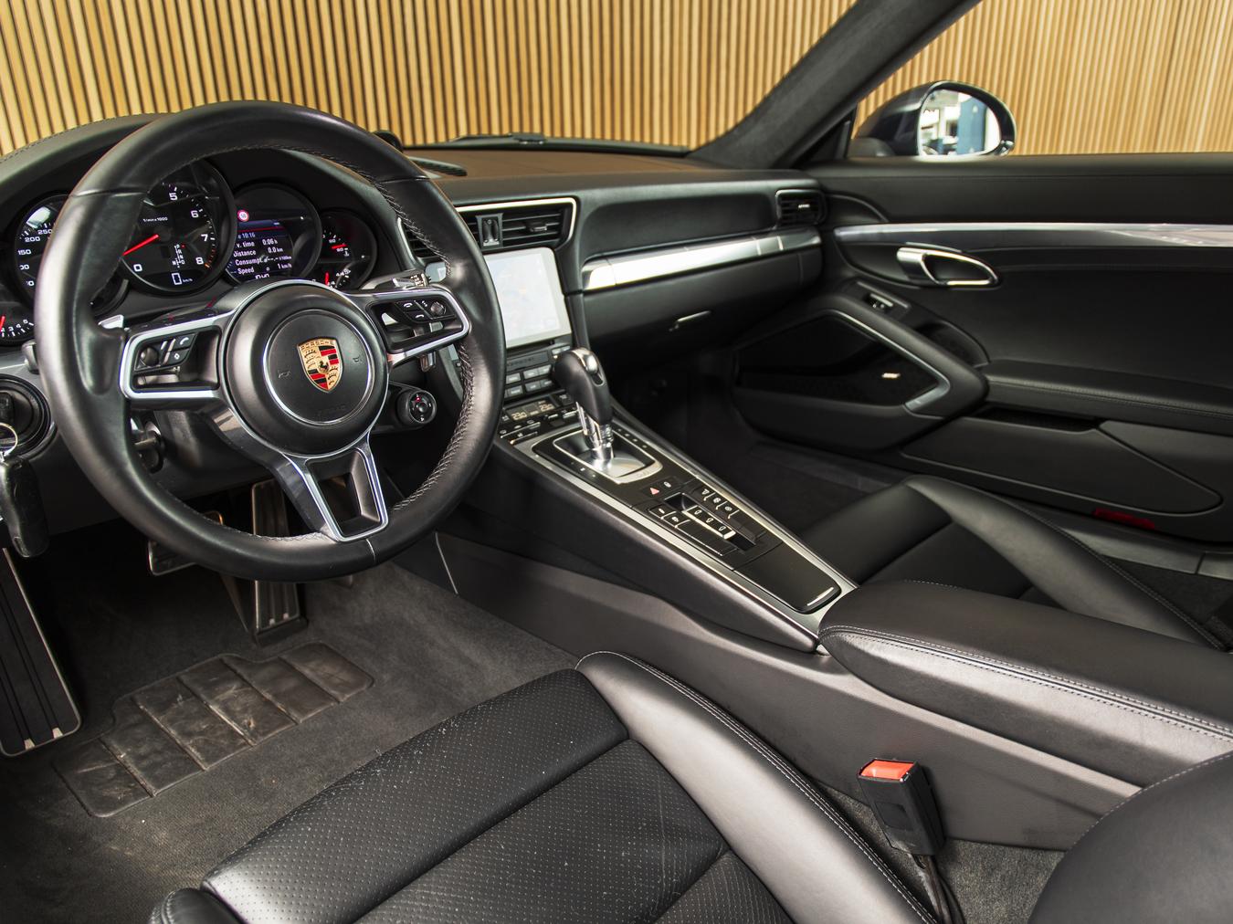 Porsche 911 Carrera 4