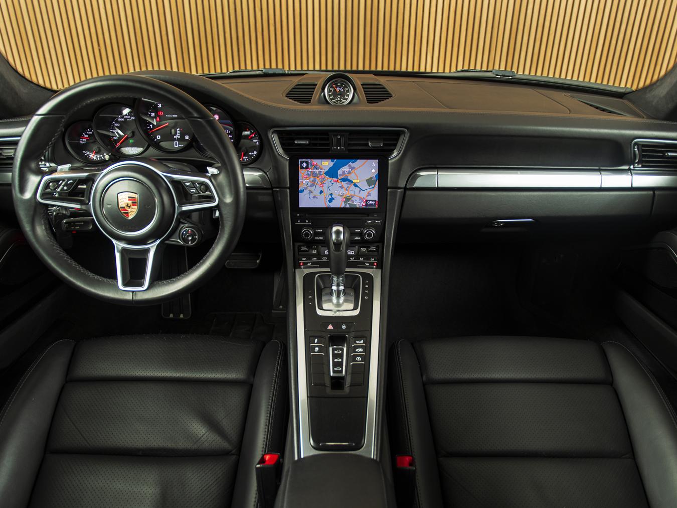 Porsche 911 Carrera 4