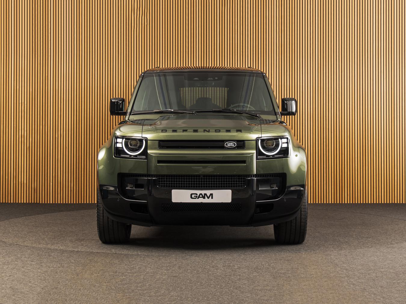 Land Rover Defender 110 X-Dynamic HSE P300e