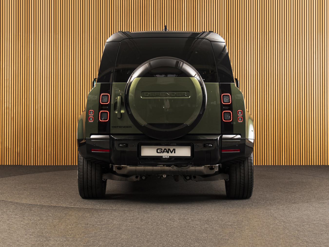 Land Rover Defender 110 X-Dynamic HSE P300e