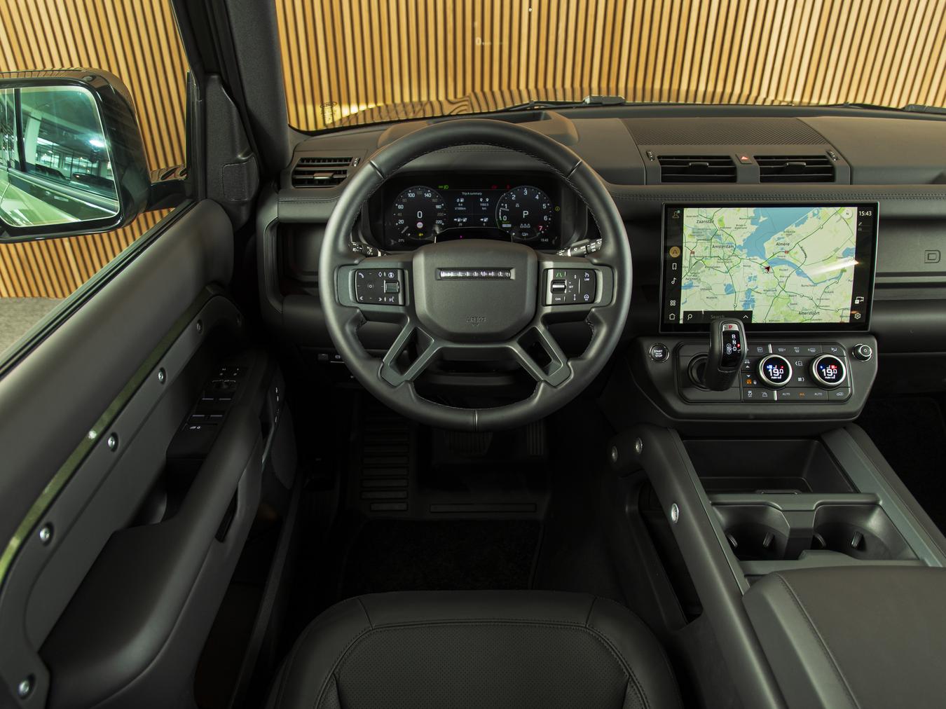 Land Rover Defender 110 X-Dynamic HSE P300e