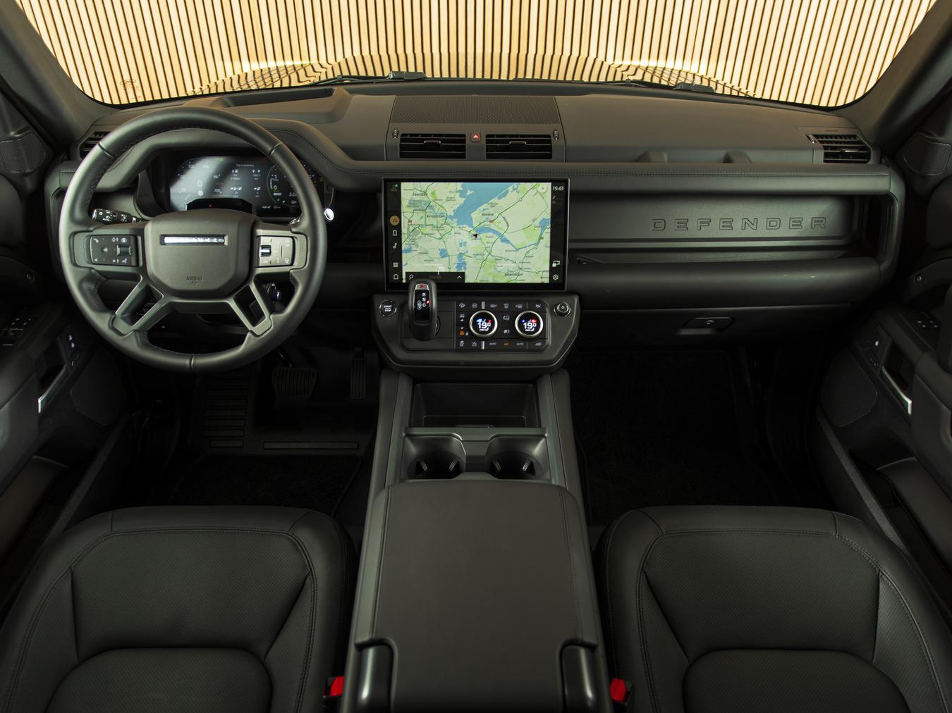 Land Rover Defender 110 X-Dynamic HSE P300e