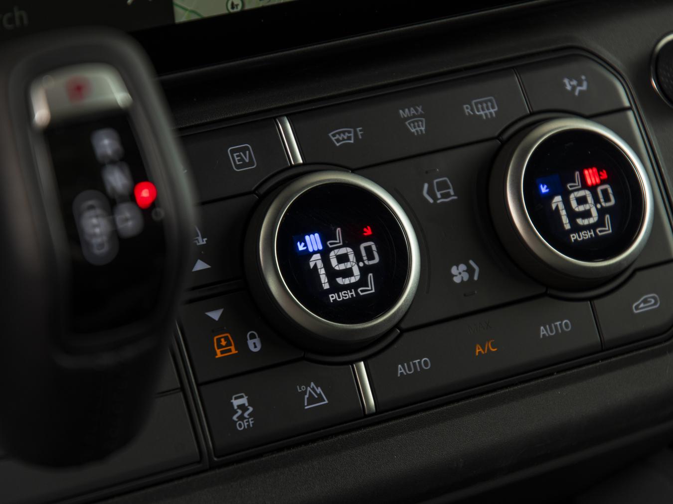 Land Rover Defender 110 X-Dynamic HSE P300e
