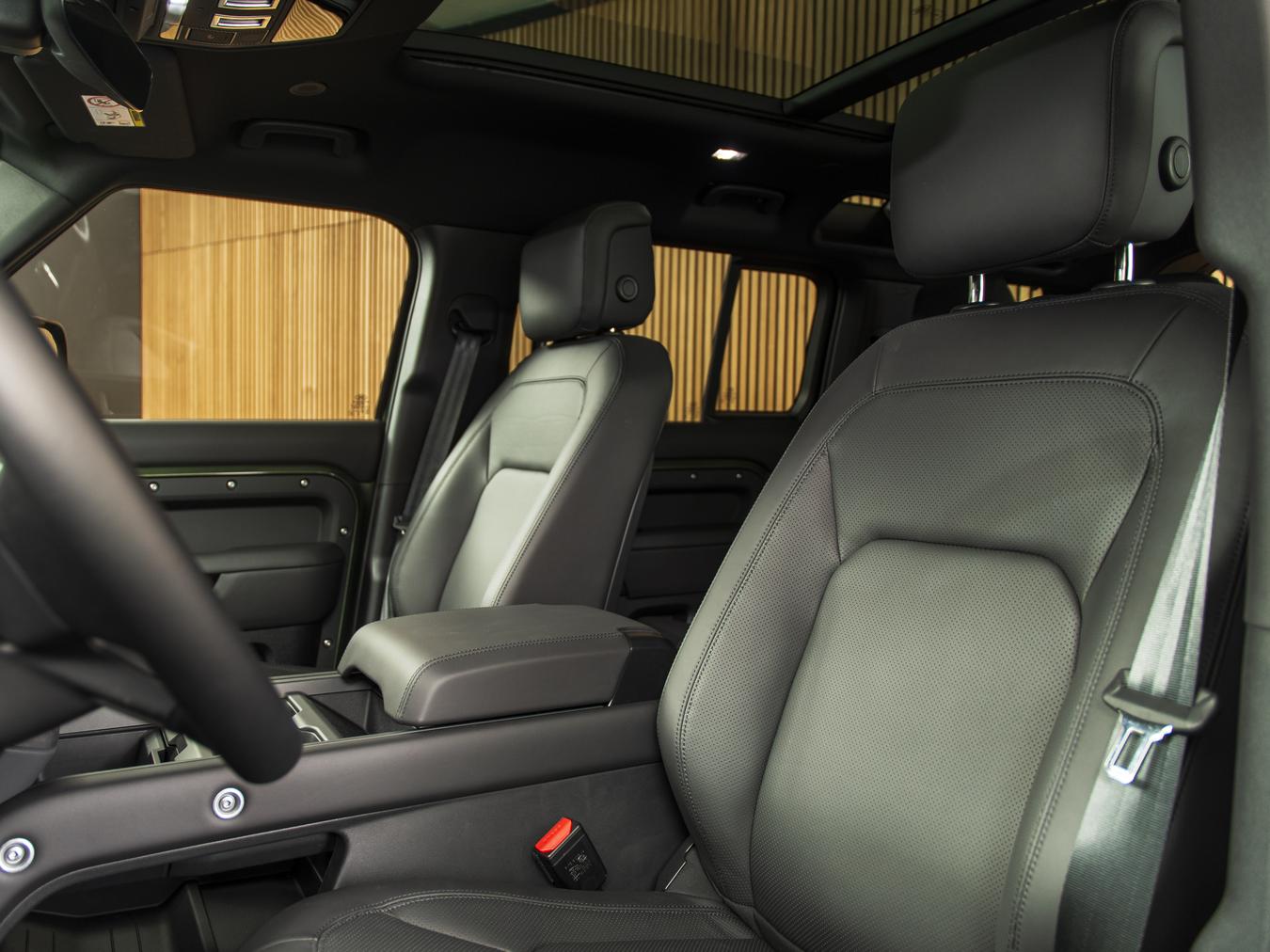 Land Rover Defender 110 X-Dynamic HSE P300e